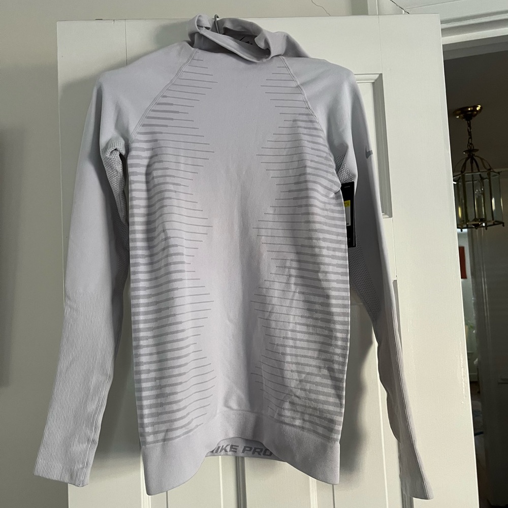 Nike Pro Hyperwarm gray high neck with fabulous abstract patterns-NWT
